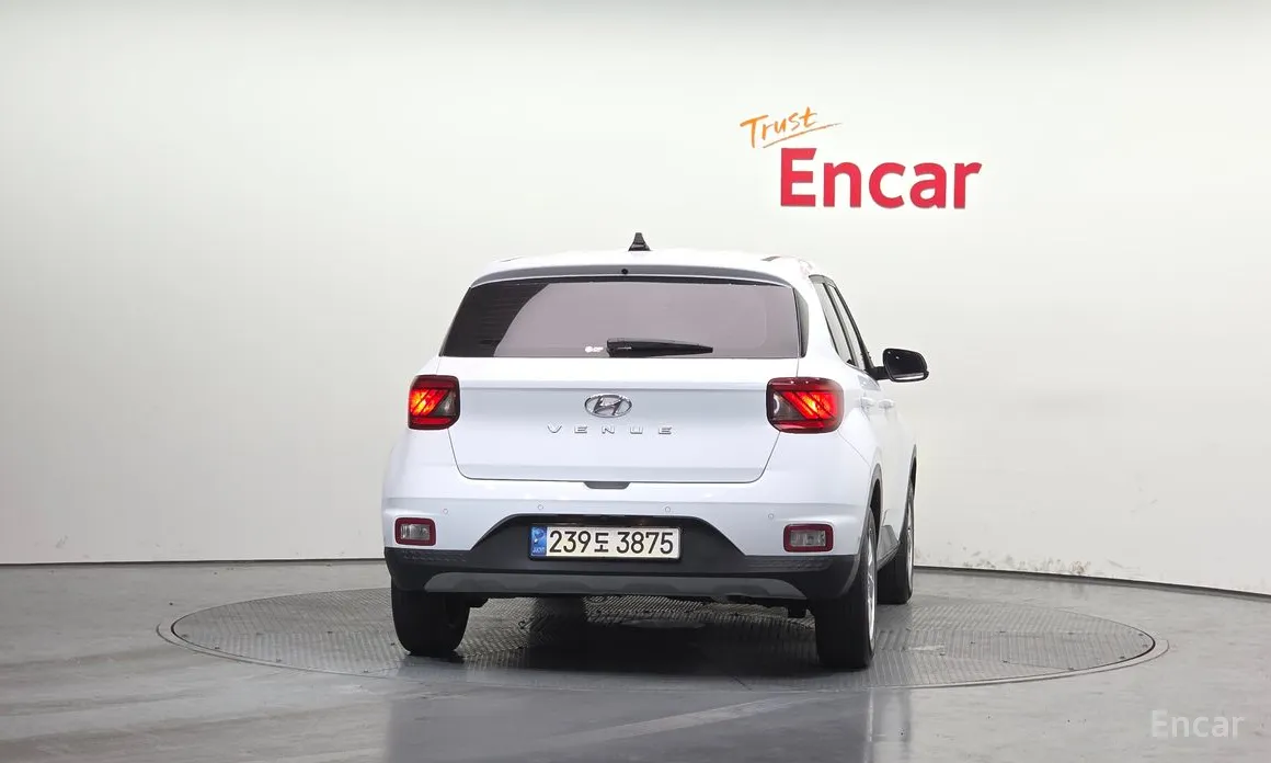 Photo 4 - Hyundai Venue