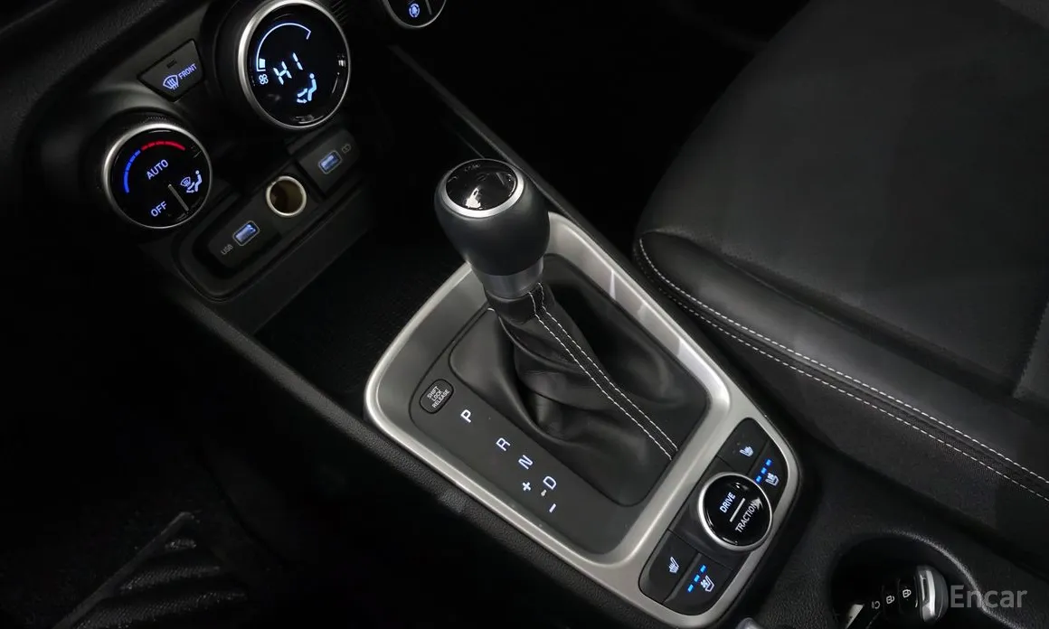 Photo 9 - Hyundai Venue