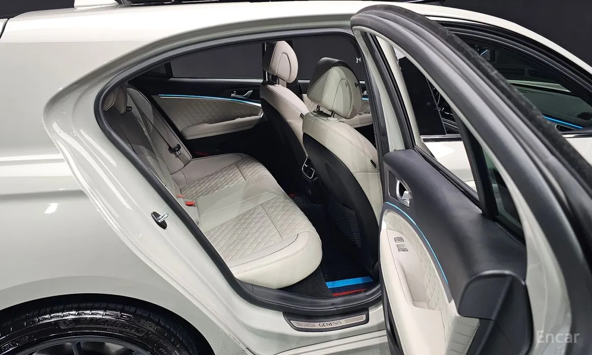 Фото 11 - Genesis G70