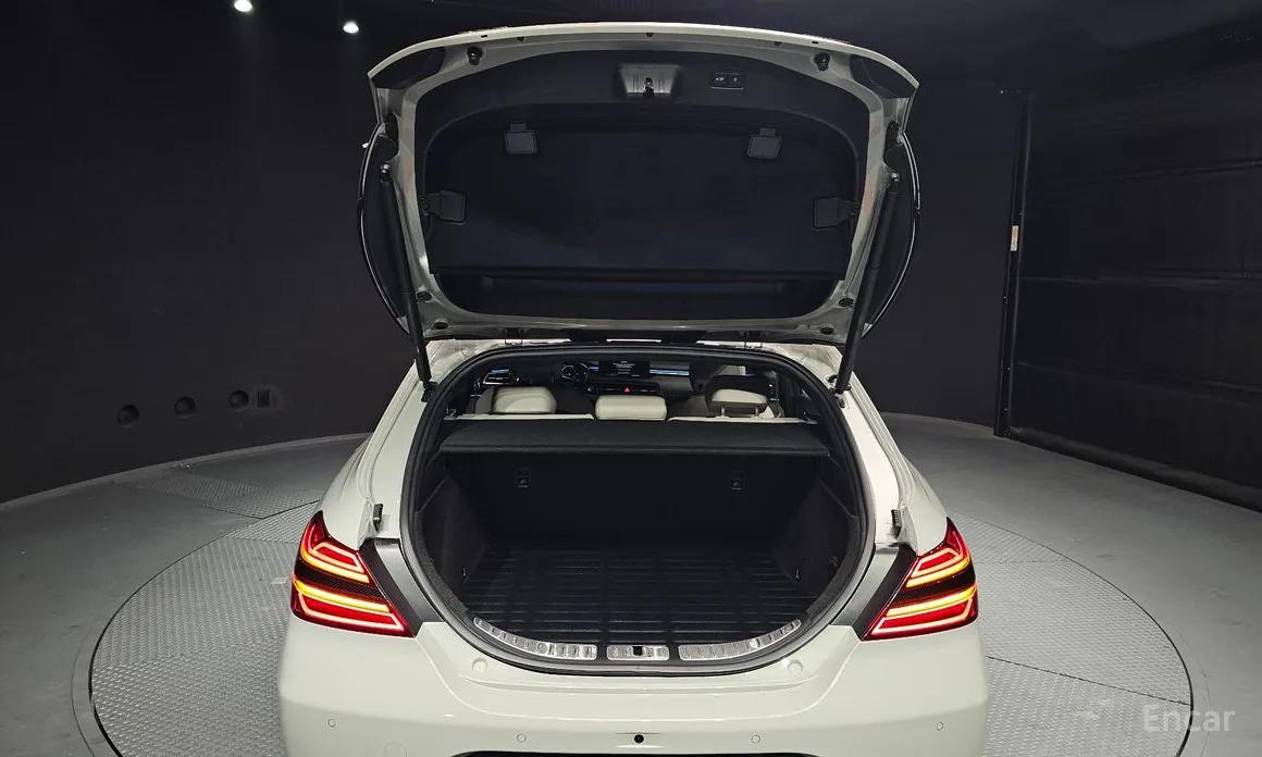 Фото 20 - Genesis G70