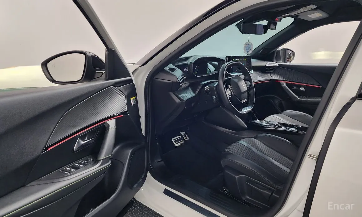 Фото 10 - Peugeot 2008