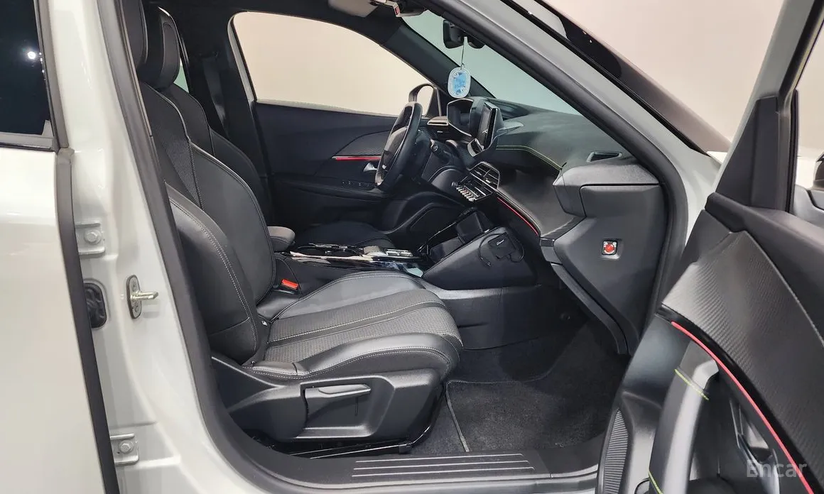 Фото 11 - Peugeot 2008