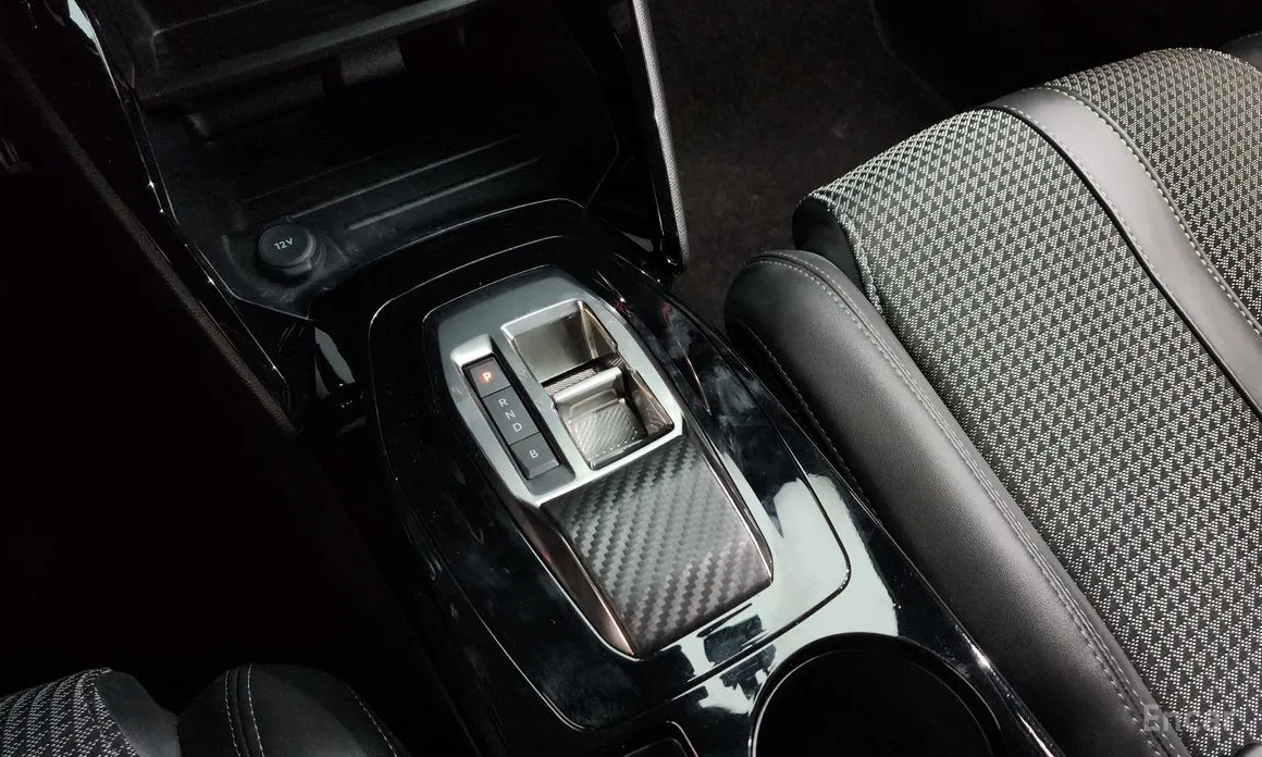 Фото 9 - Peugeot 2008