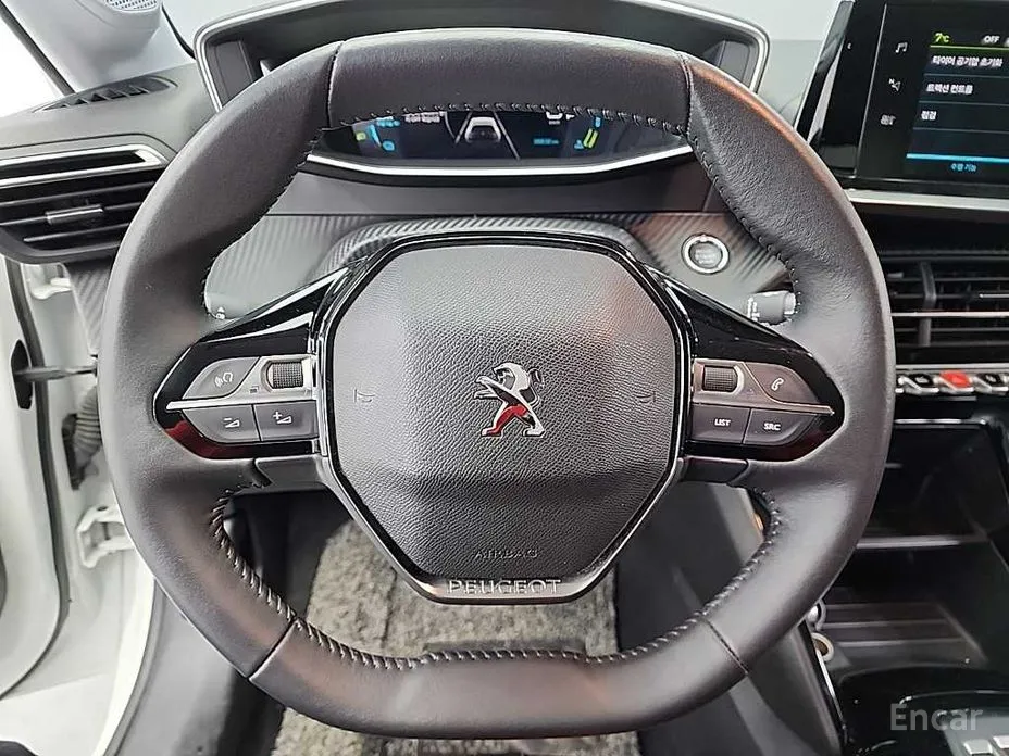 Фото 19 - Peugeot 208