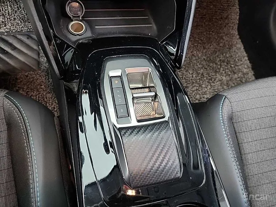 Фото 9 - Peugeot 208