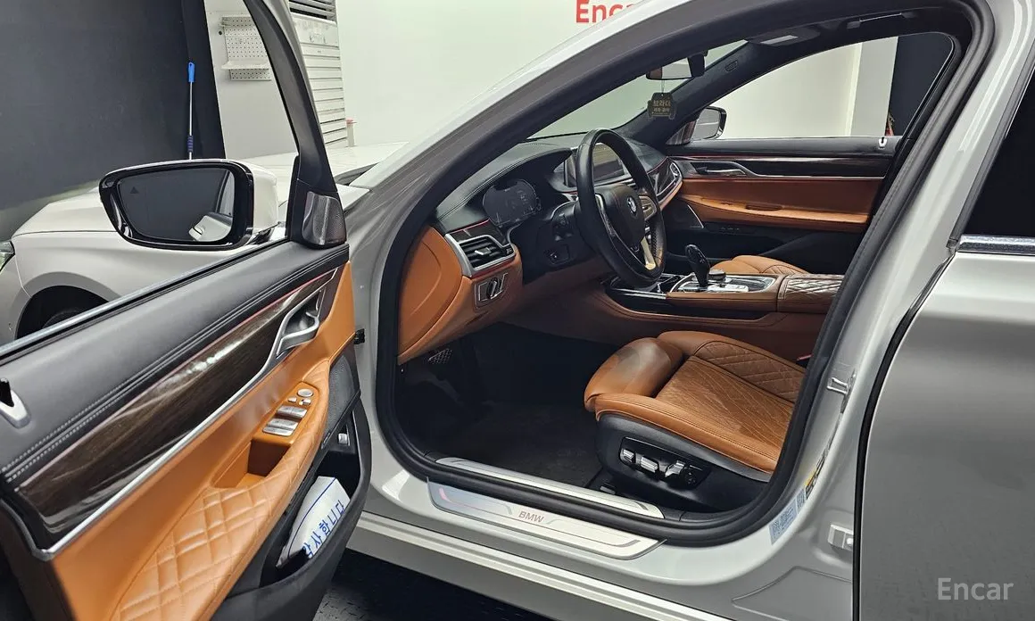 Фото 10 - BMW 7 Series