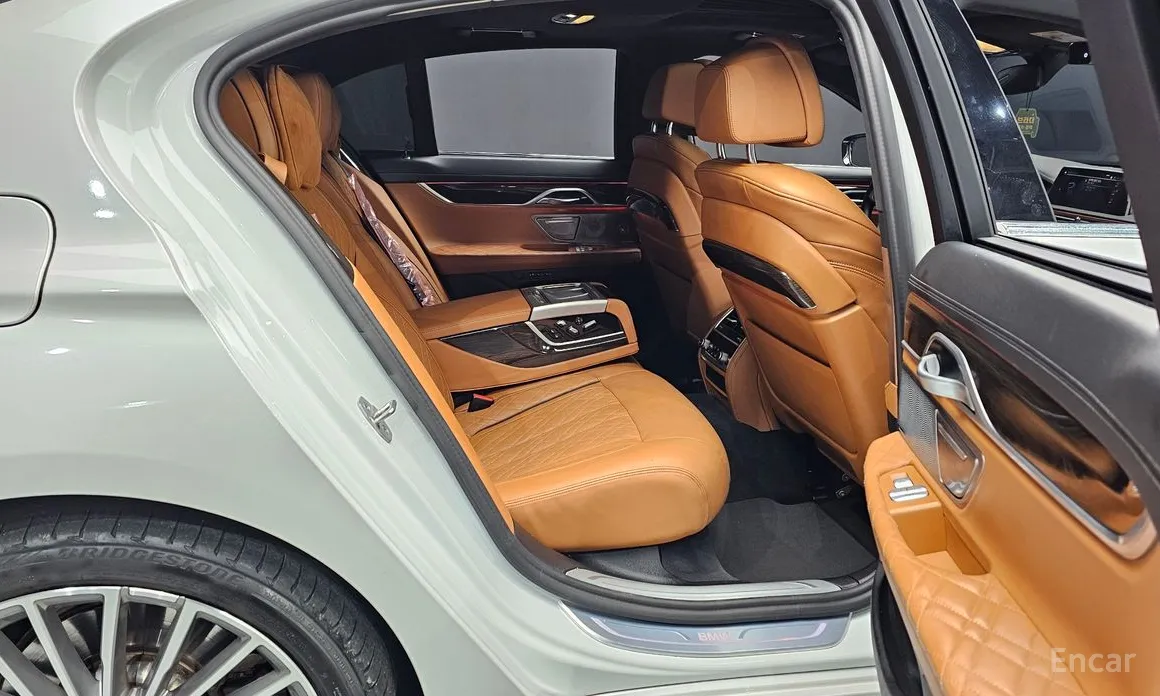 Фото 12 - BMW 7 Series