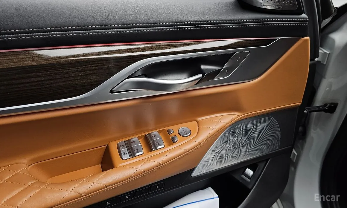 Фото 16 - BMW 7 Series