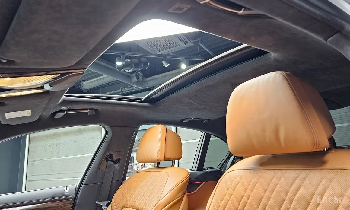 Фото 19 - BMW 7 Series