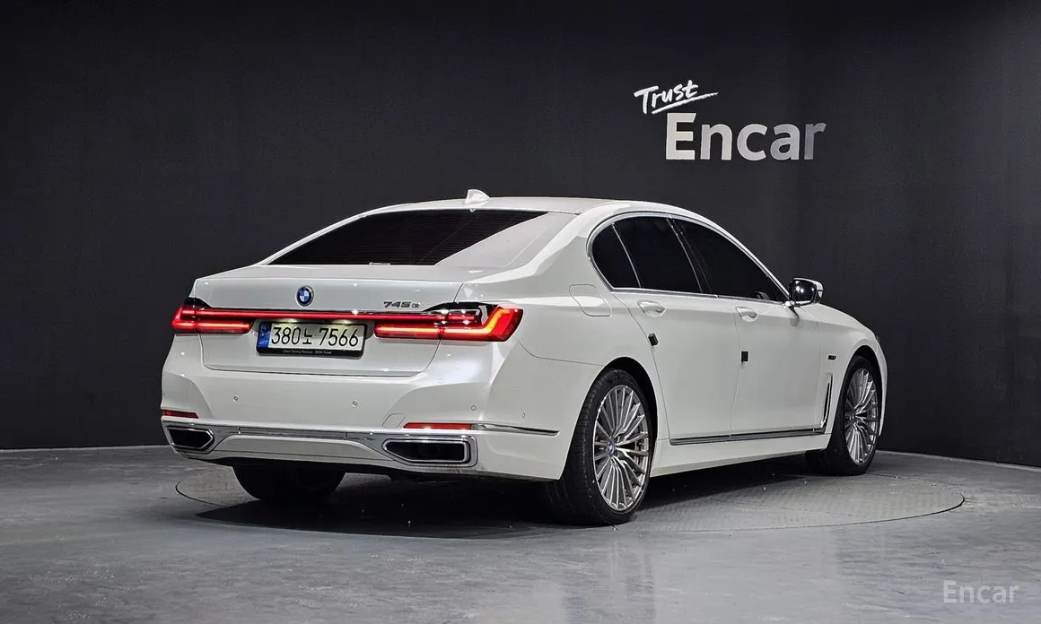 Фото 2 - BMW 7 Series