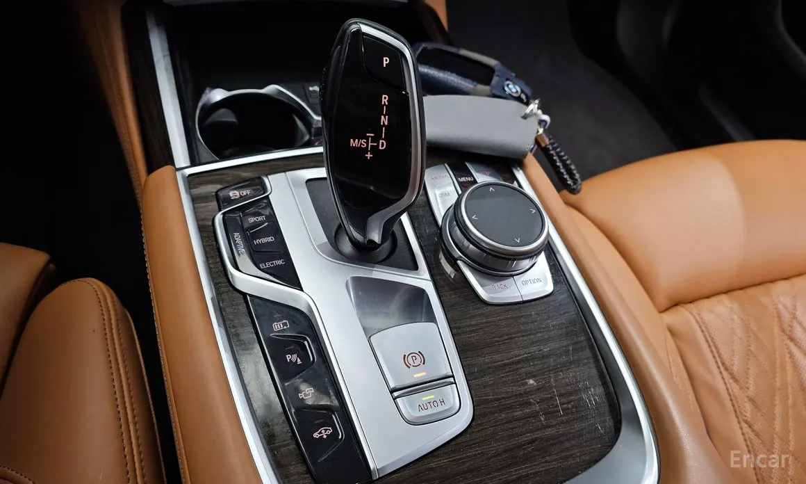 Фото 9 - BMW 7 Series
