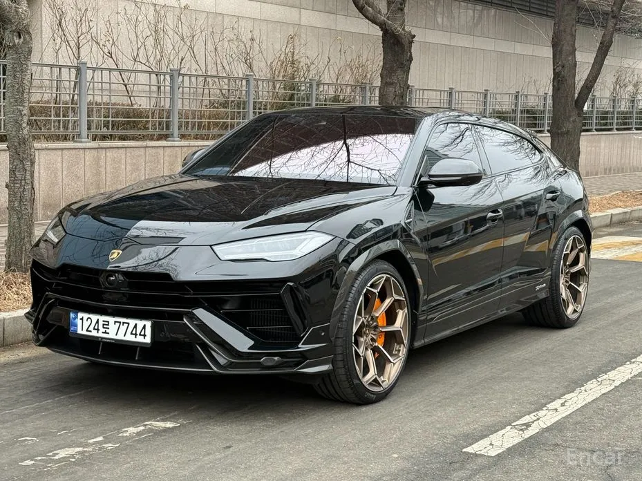Фото 1 - Lamborghini Urus
