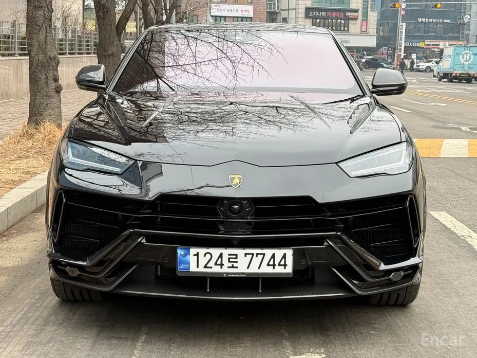 Фото 3 - Lamborghini Urus