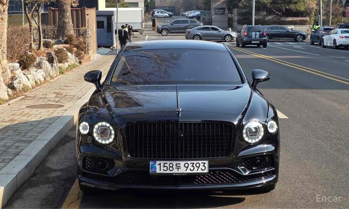 Фото 2 - Bentley Flying Spur