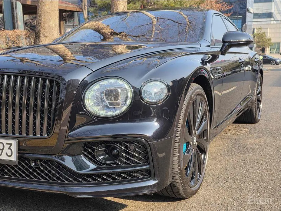 Фото 4 - Bentley Flying Spur