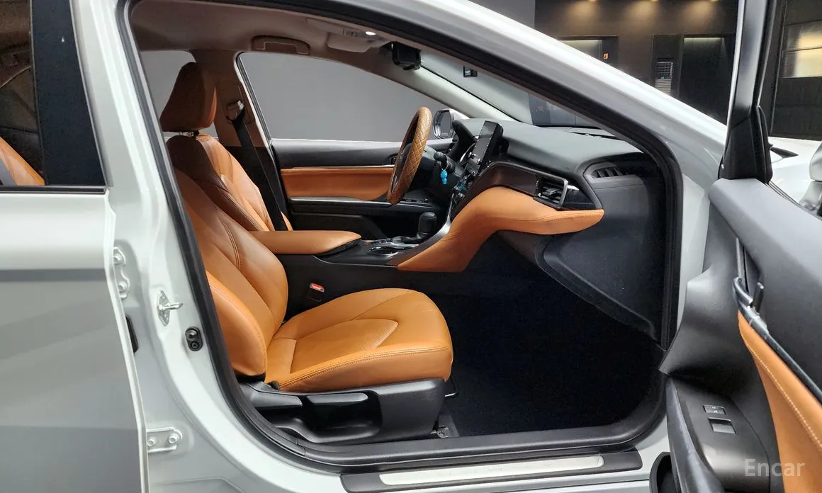 Фото 10 - Toyota Camry