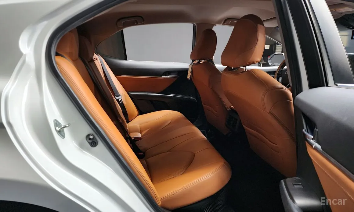 Фото 12 - Toyota Camry