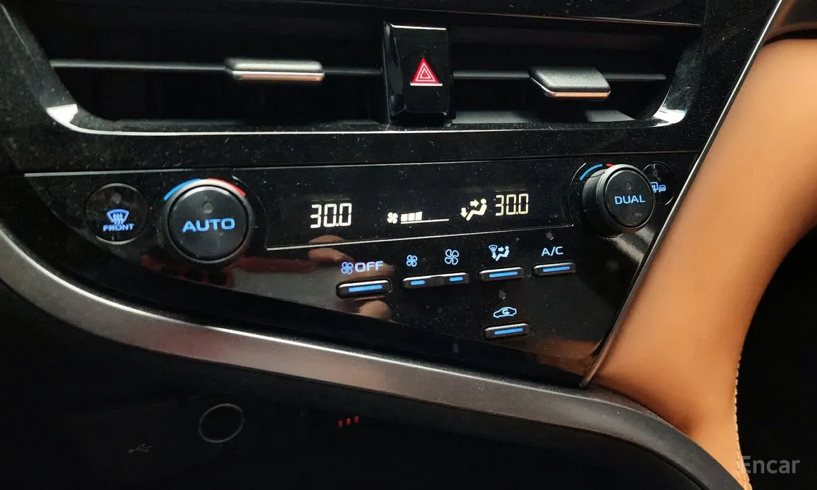 Фото 18 - Toyota Camry