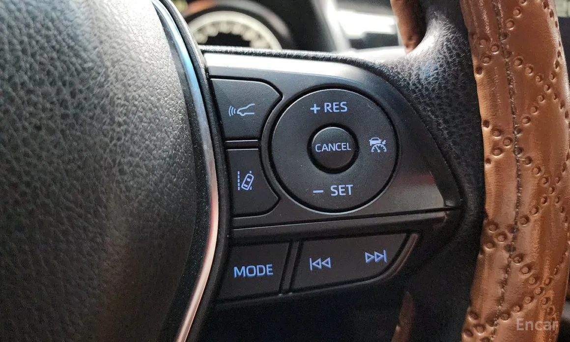 Фото 19 - Toyota Camry