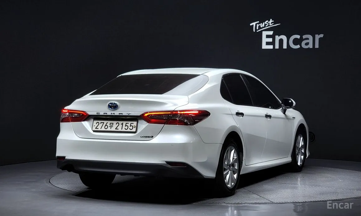 Фото 2 - Toyota Camry