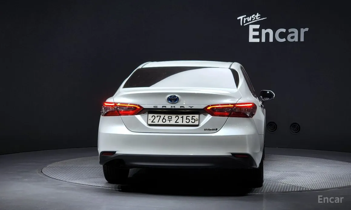 Фото 4 - Toyota Camry