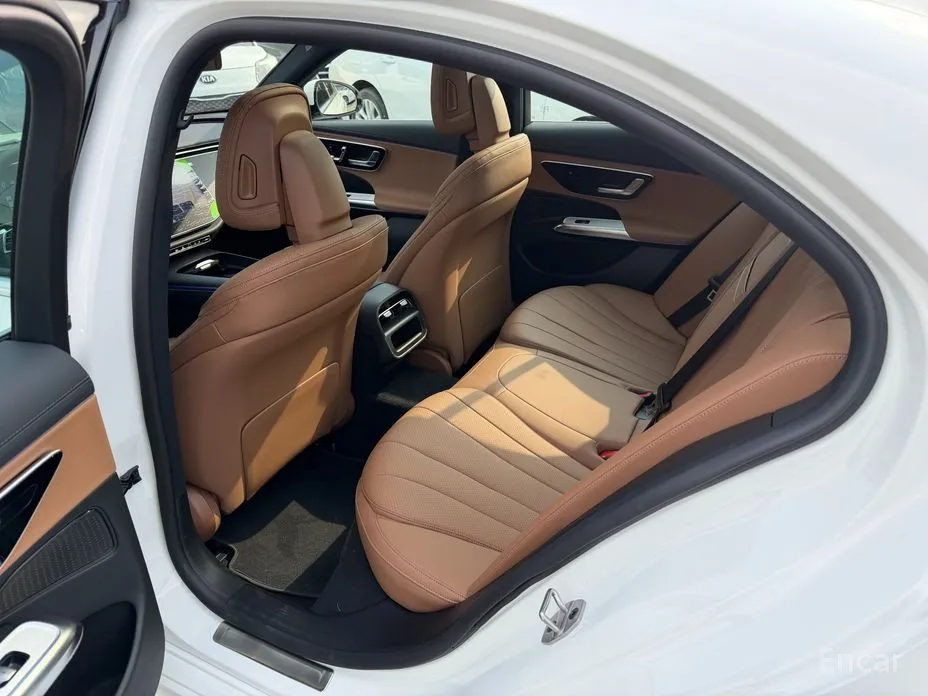 Фото 14 - Mercedes-Benz E-Class