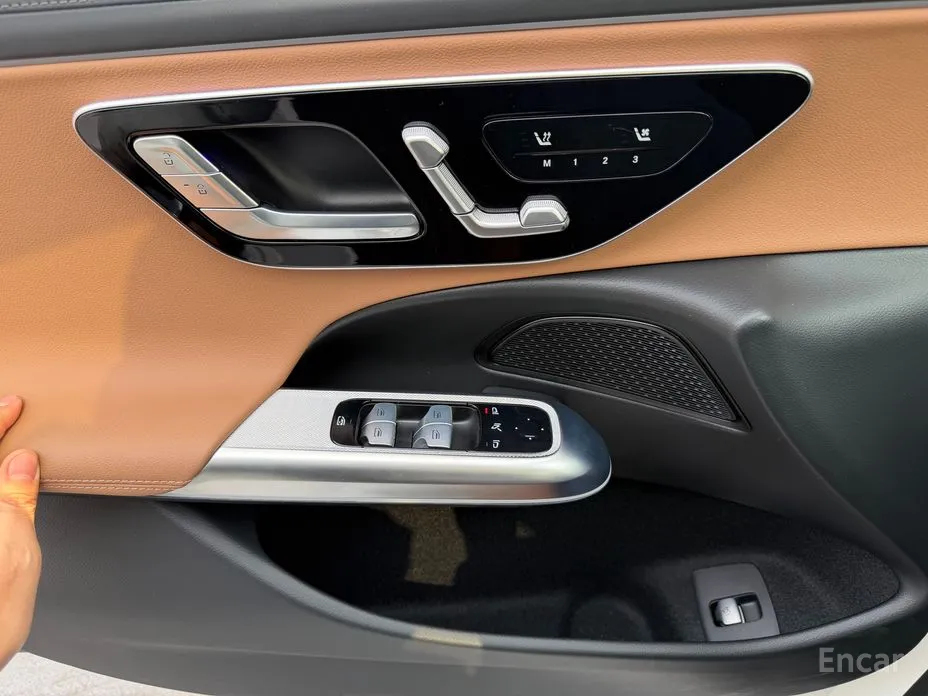 Фото 15 - Mercedes-Benz E-Class