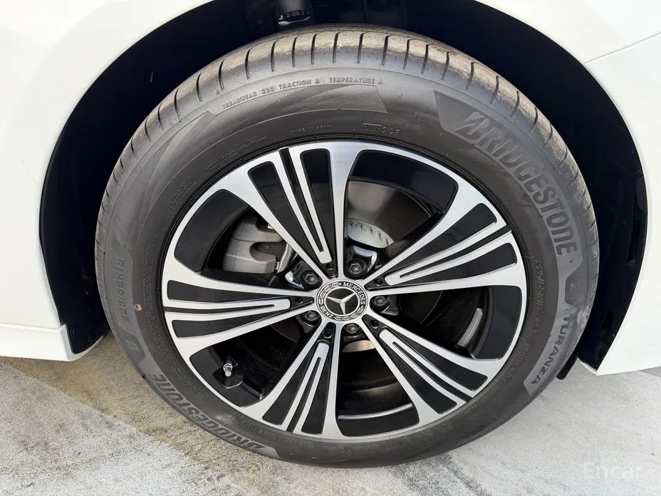 Фото 18 - Mercedes-Benz E-Class