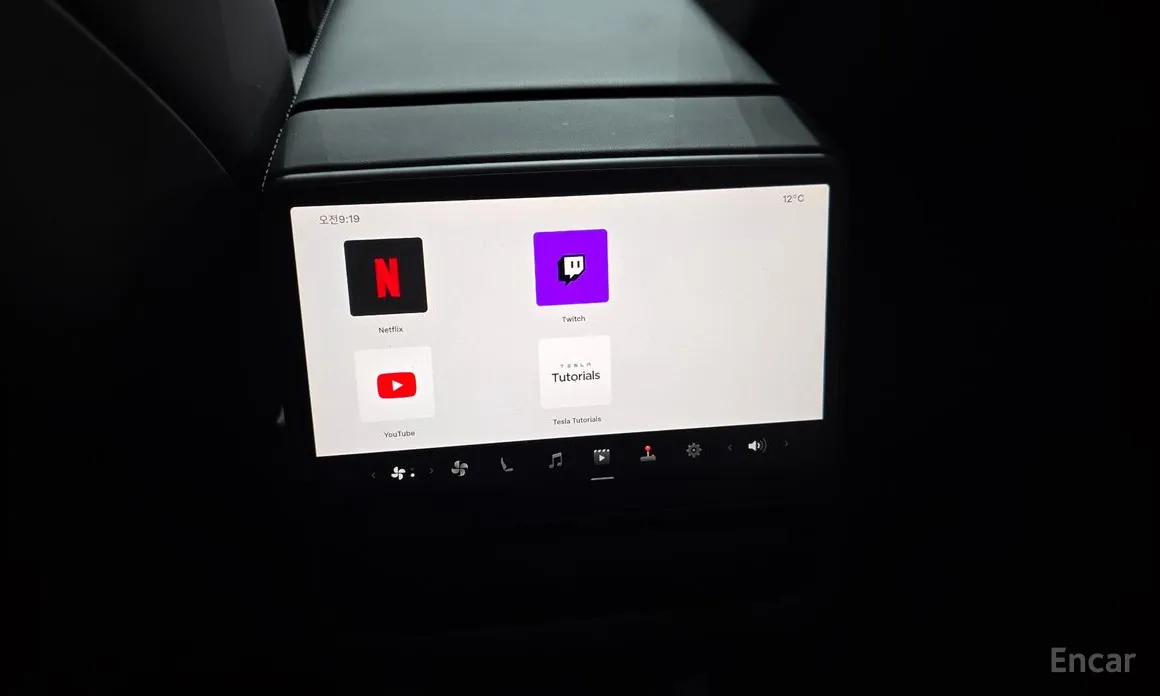 Фото 18 - Tesla Model 3