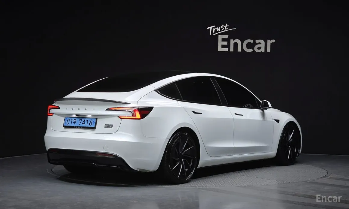 Фото 2 - Tesla Model 3