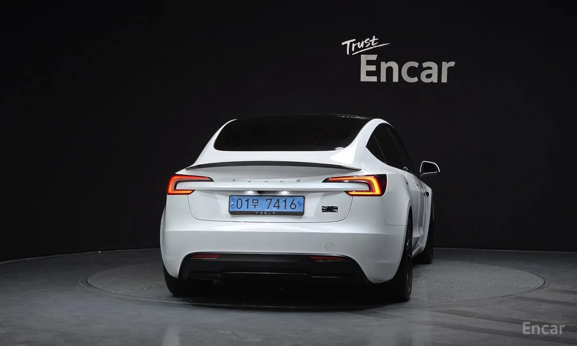 Фото 4 - Tesla Model 3