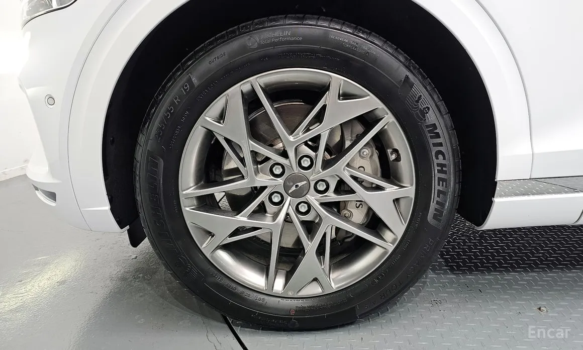 Photo 5 - Genesis GV70