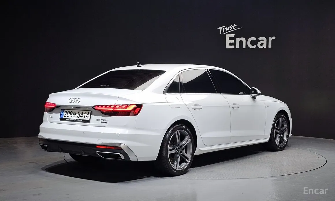 Фото 2 - Audi A4