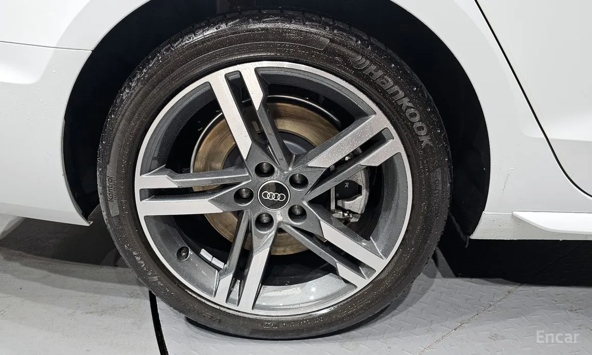 Фото 5 - Audi A4