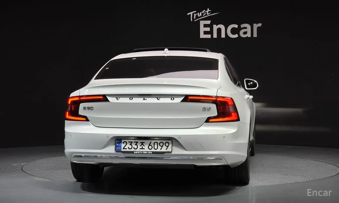 Фото 4 - Volvo S90