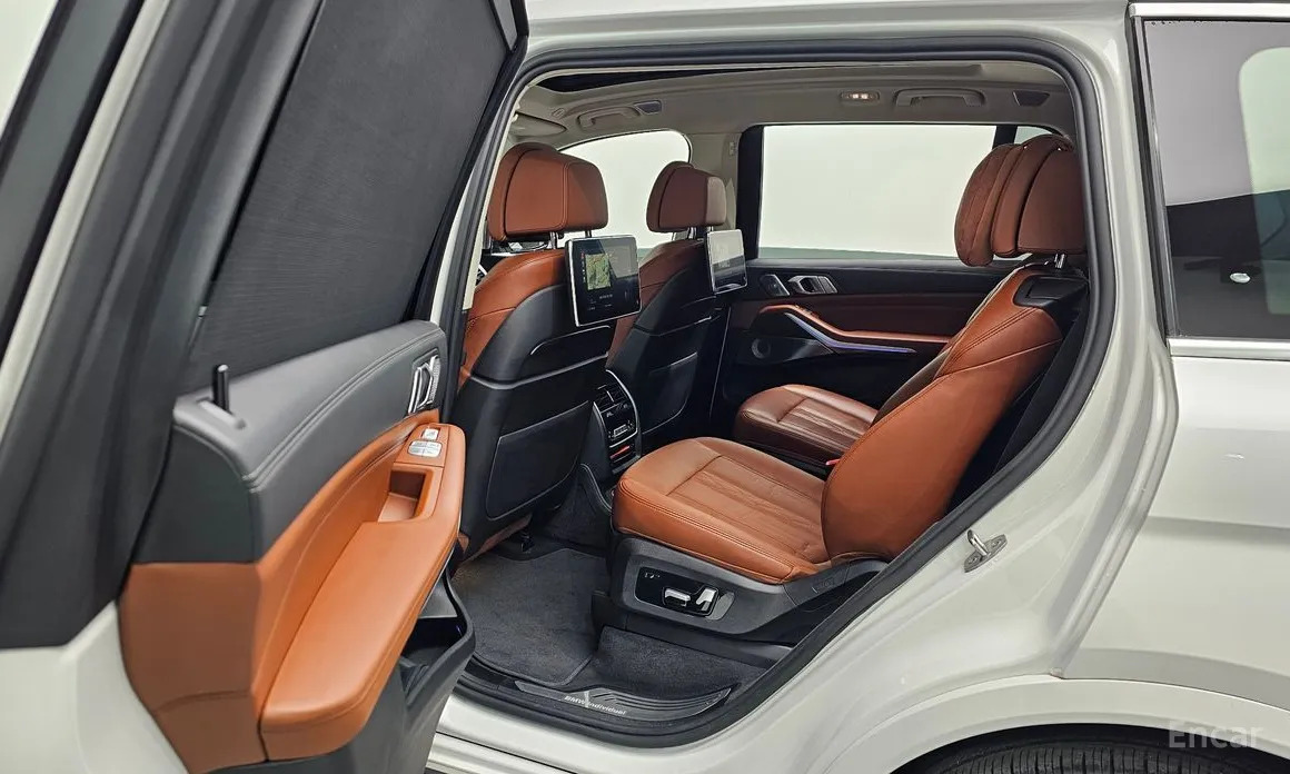 Фото 12 - BMW X7