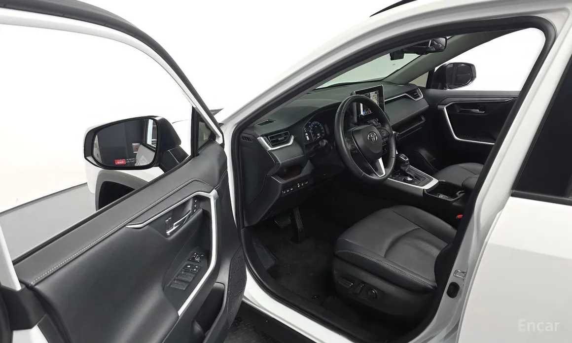 Фото 10 - Toyota RAV4