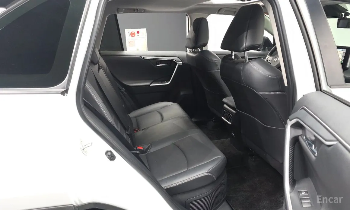 Фото 12 - Toyota RAV4