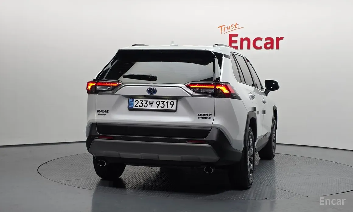 Фото 4 - Toyota RAV4