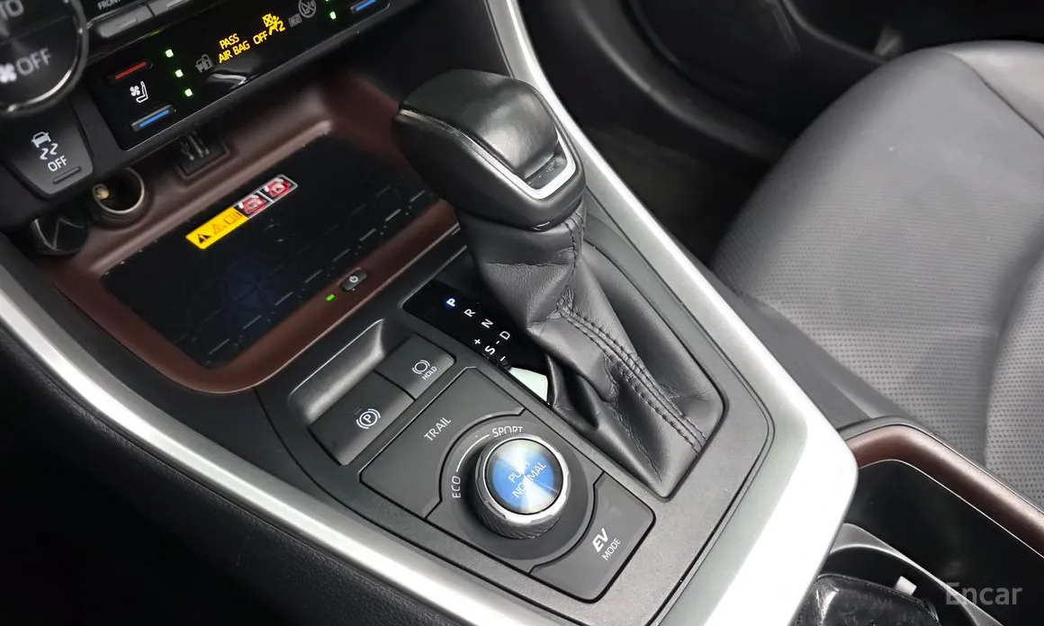 Фото 9 - Toyota RAV4