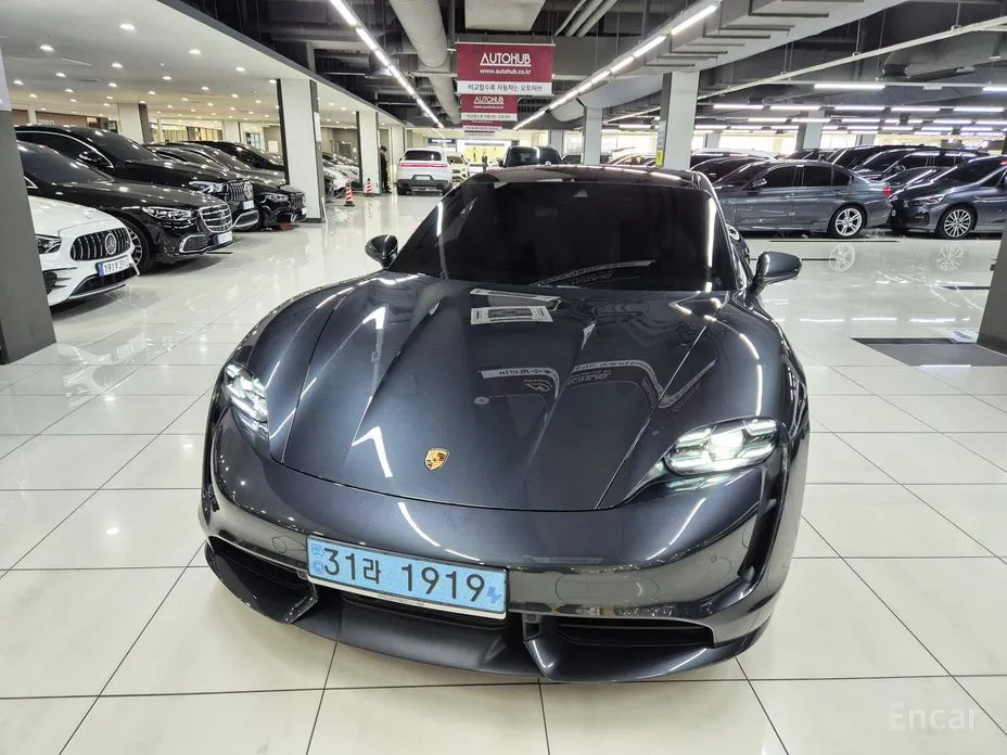 Фото 1 - Porsche Taycan