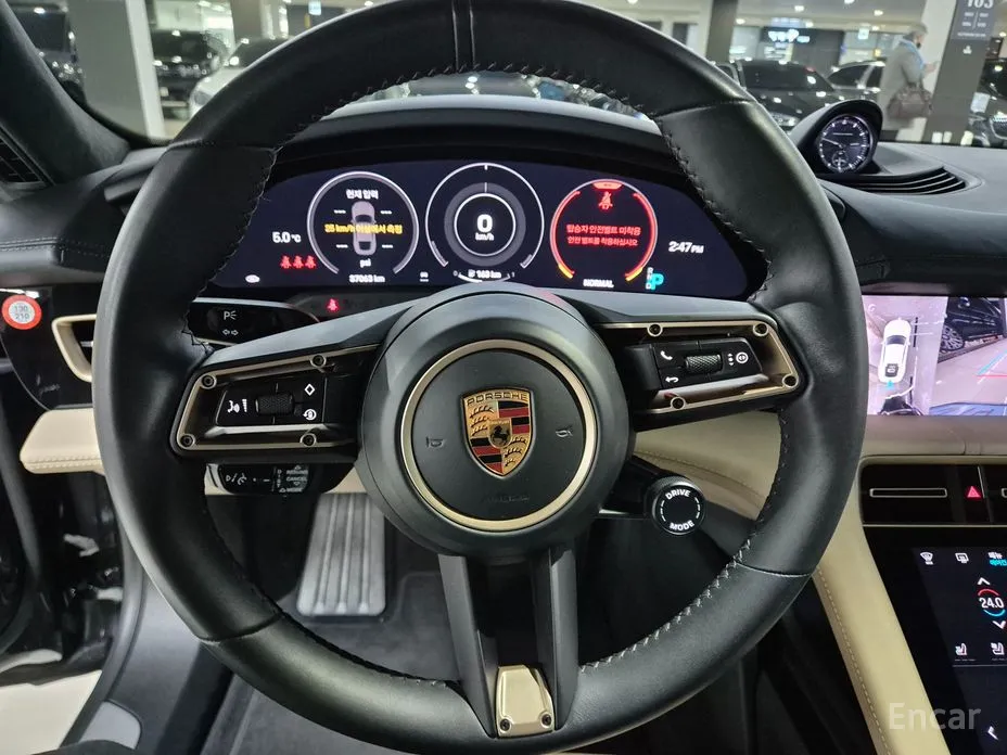 Фото 10 - Porsche Taycan