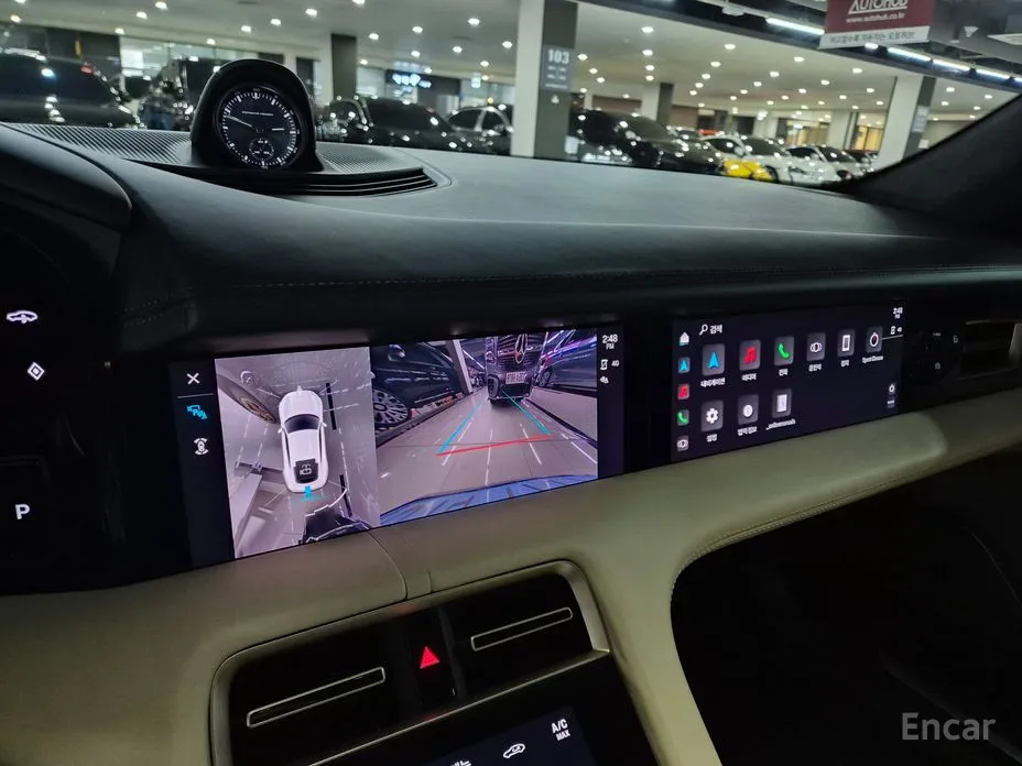 Фото 13 - Porsche Taycan