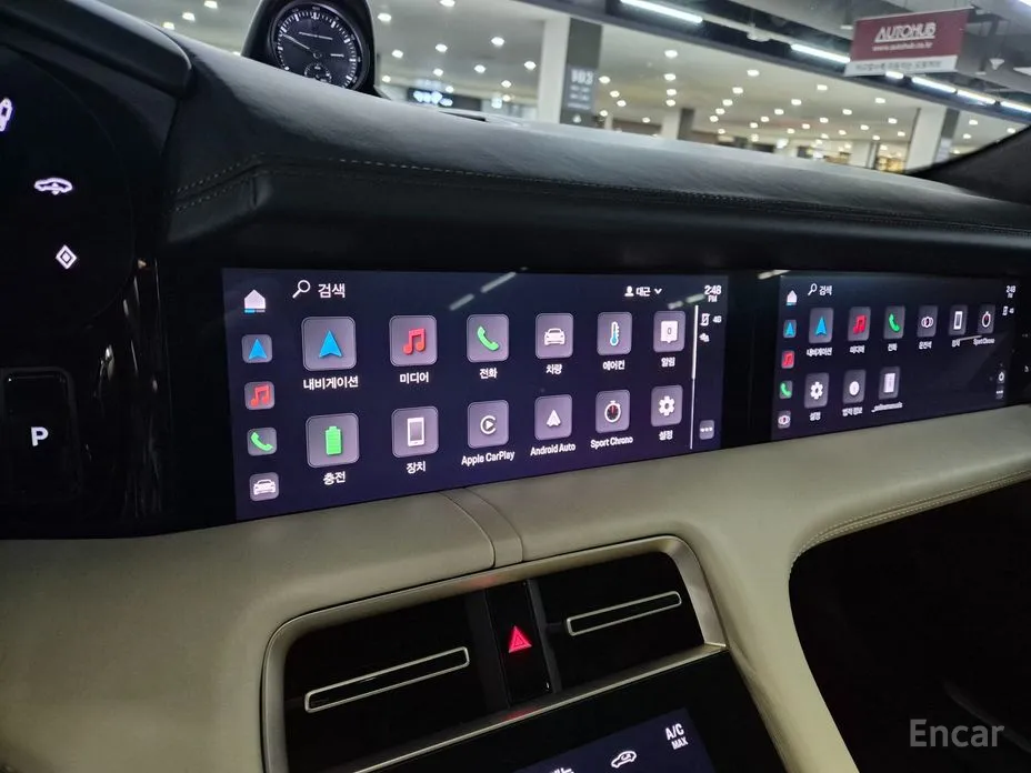 Фото 14 - Porsche Taycan