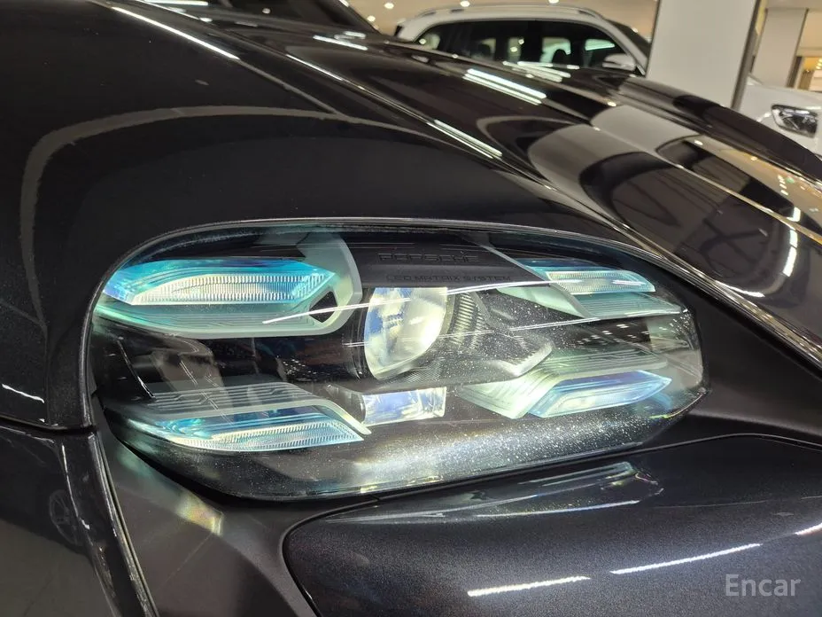 Фото 18 - Porsche Taycan