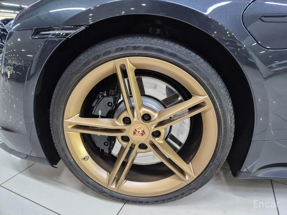 Фото 20 - Porsche Taycan