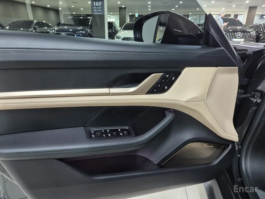 Фото 9 - Porsche Taycan