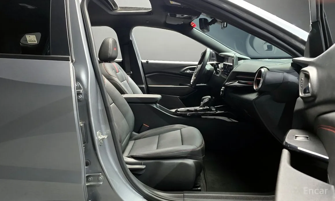 Photo 10 - Chevrolet Trax