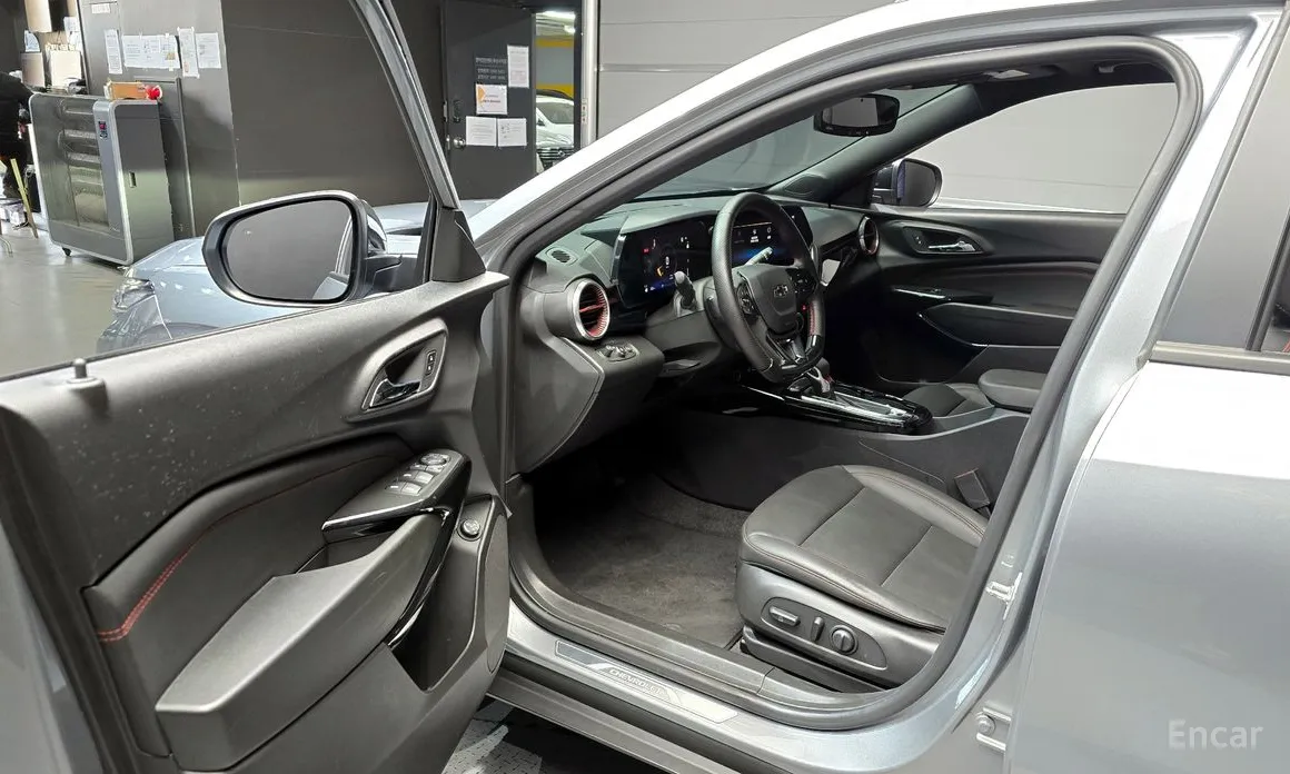 Photo 11 - Chevrolet Trax