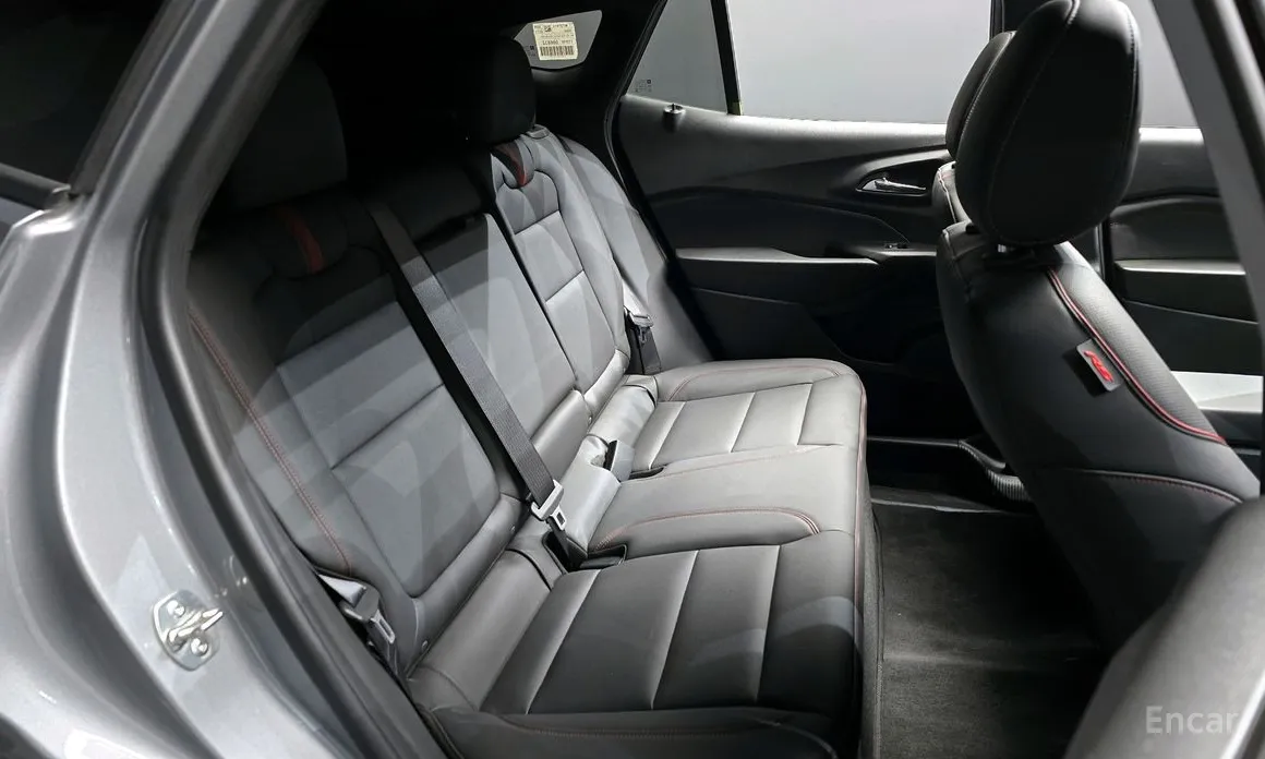 Photo 12 - Chevrolet Trax